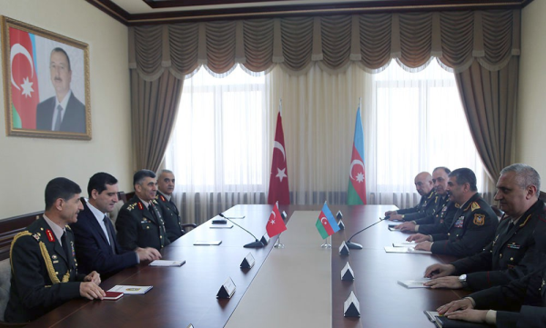 Türkiyə Quru Qoşunları komandanı Azərbaycanda medalla təltif olunub